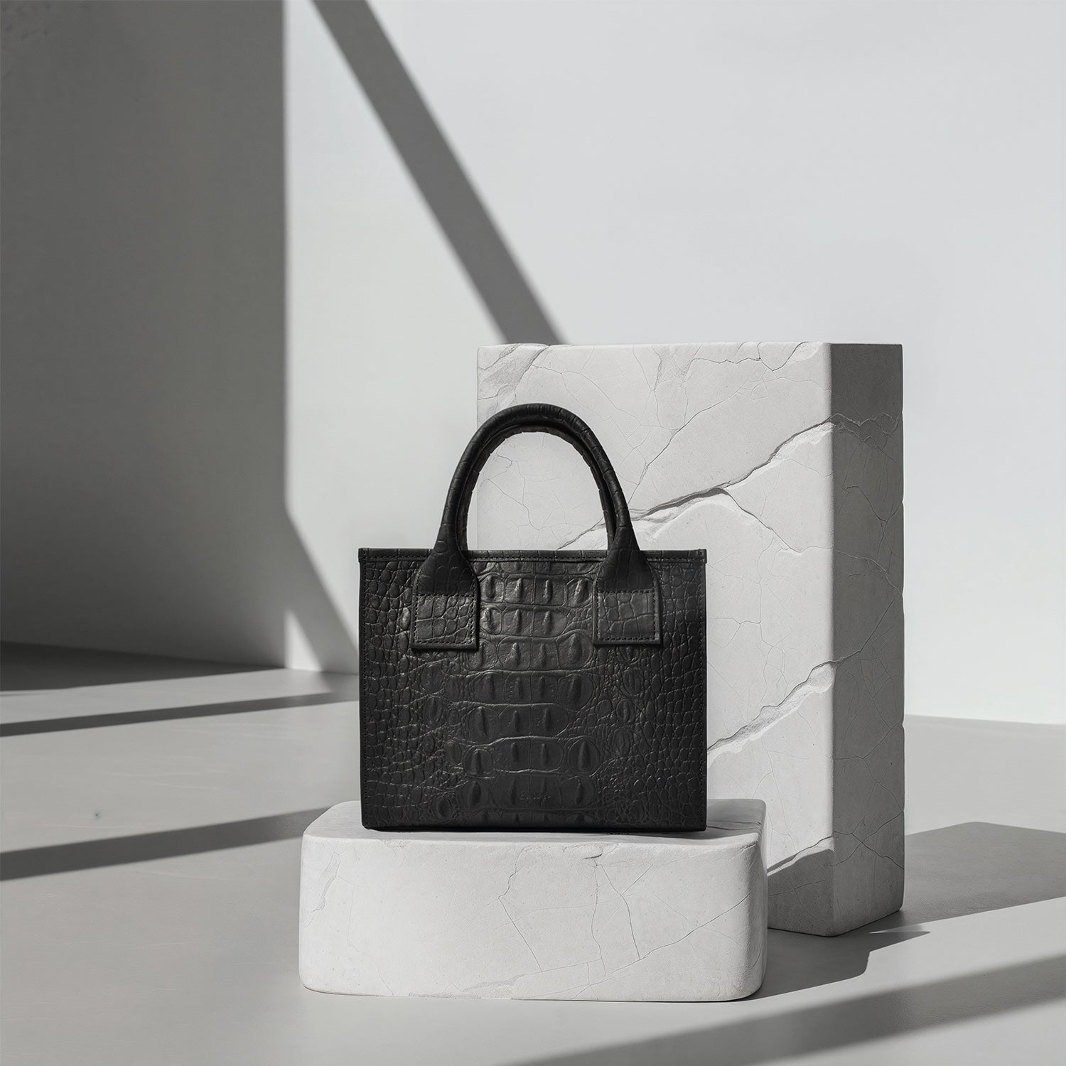 【美品】 バジョルゴ トートバッグ ハンドバッグ レザー マグネットボタン 黒 美品】 バジョルゴ トートバッグ ハンドバッグ レザー