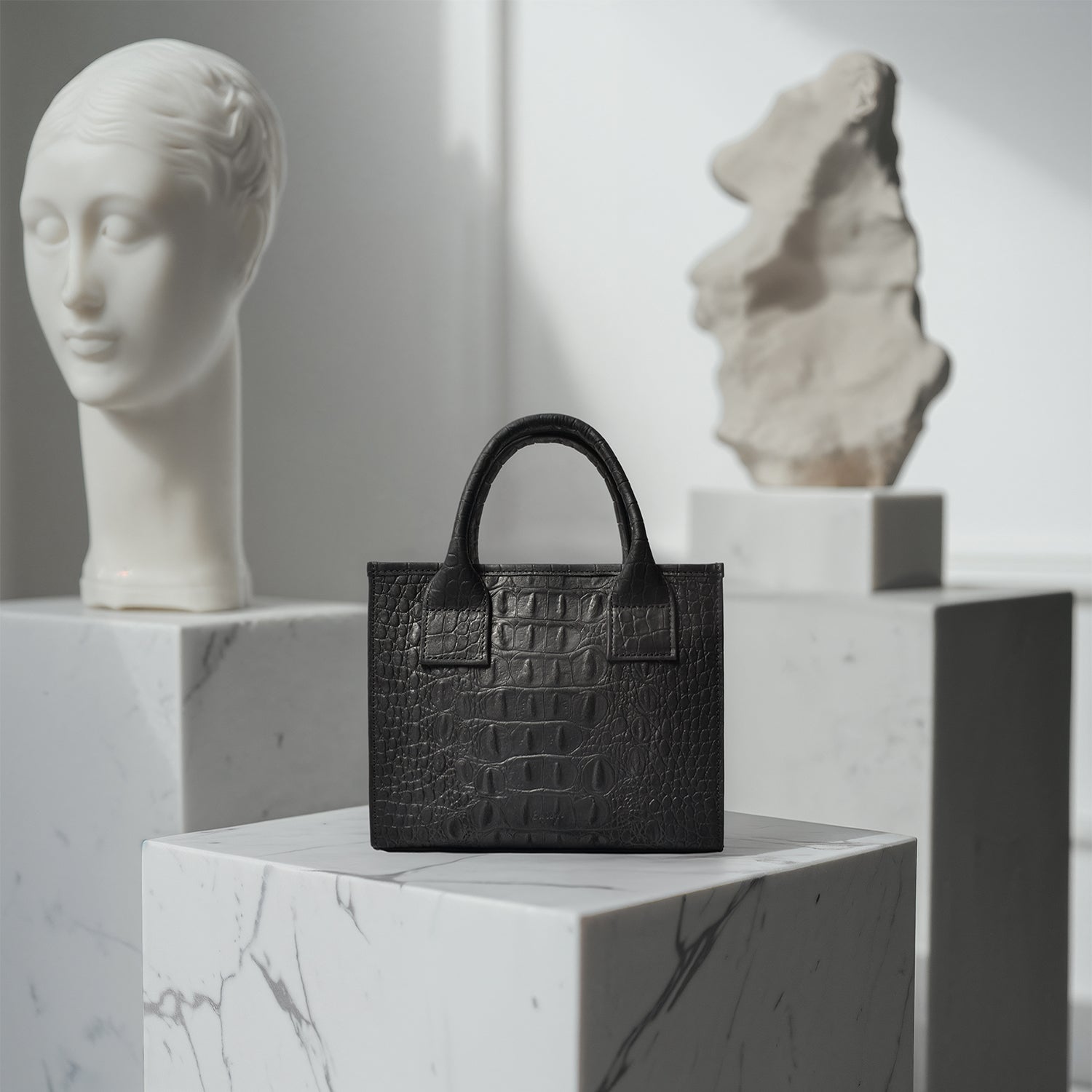 バッグ｜BajoLugo（バジョルゴ）｜レザースニーカー、バッグ、財布